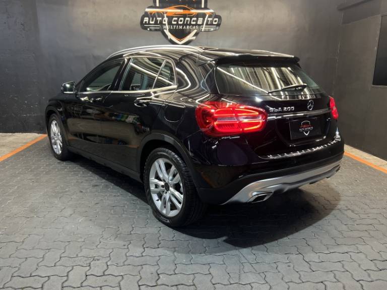 MERCEDES-BENZ - GLA 200 - 2015/2015 - Preta - R$ 103.900,00