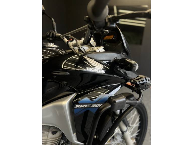 HONDA - XRE 300 - 2015/2015 - Preta - R$ 21.800,00