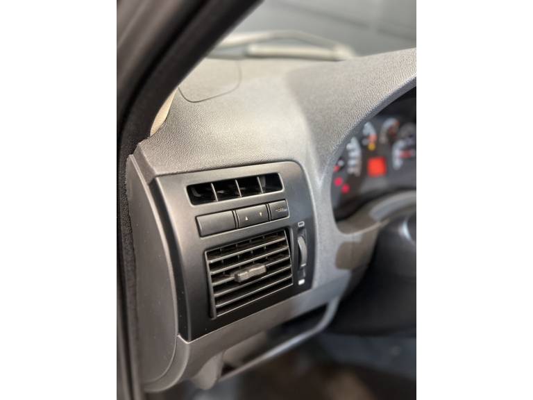 FIAT - PALIO - 2004/2004 - Prata - R$ 22.900,00