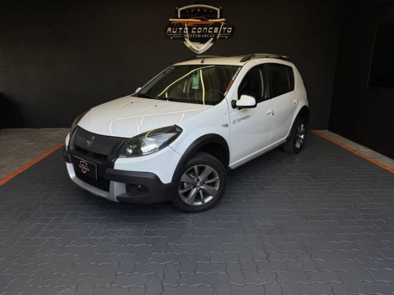RENAULT - SANDERO - 2013/2014 - Branca - R$ 45.900,00