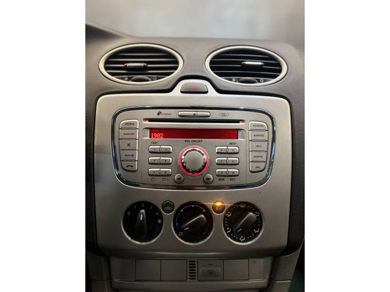 FORD - FOCUS - 2013/2013 - Prata - R$ 48.900,00