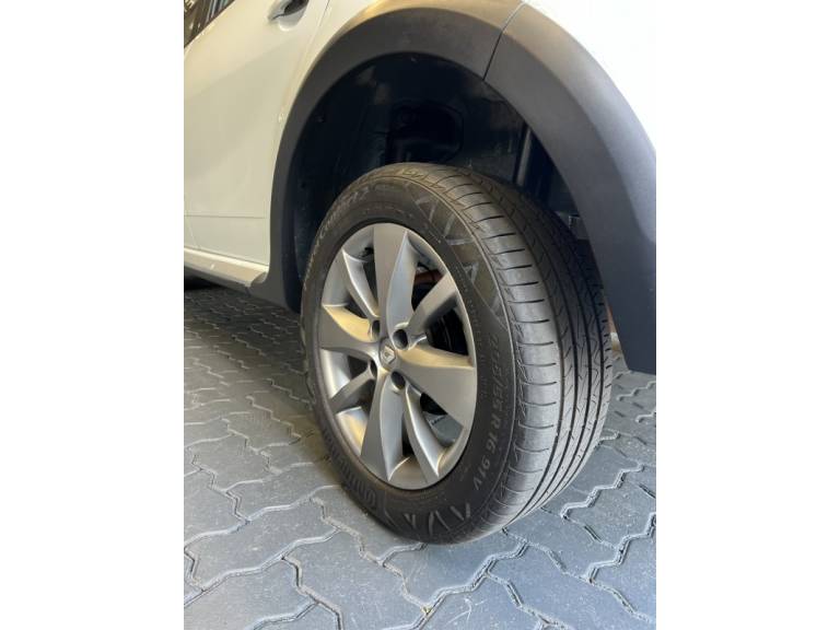 RENAULT - SANDERO - 2013/2014 - Branca - R$ 45.900,00