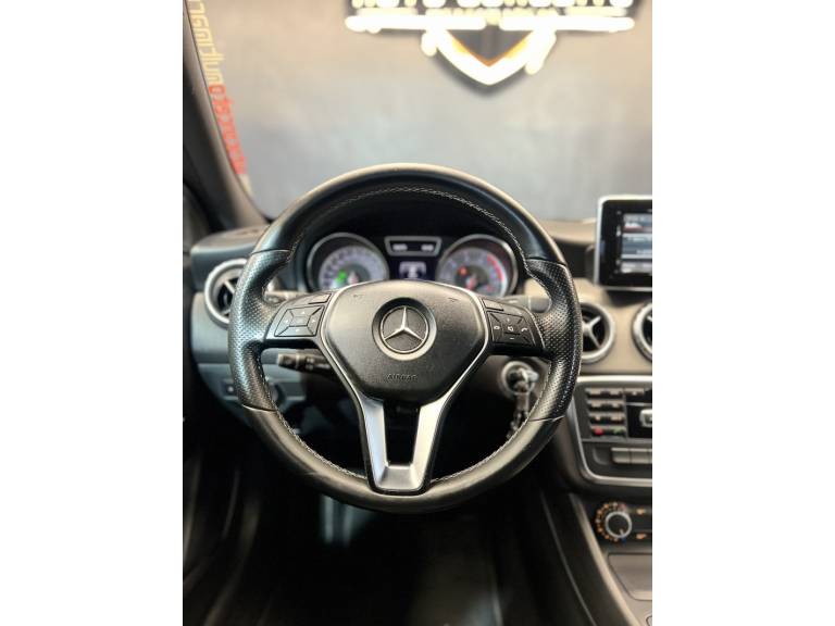 MERCEDES-BENZ - GLA 200 - 2015/2015 - Preta - R$ 103.900,00