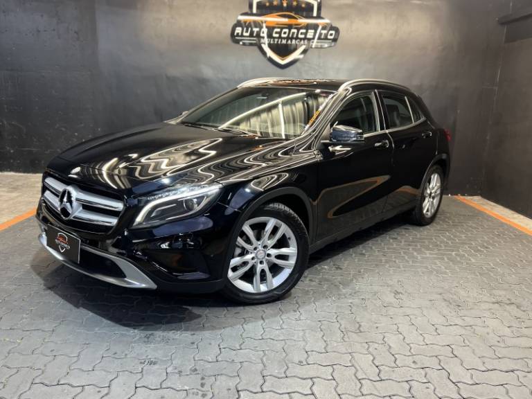 MERCEDES-BENZ - GLA 200 - 2015/2015 - Preta - R$ 103.900,00