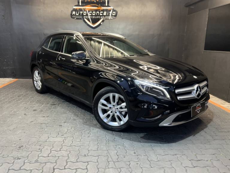 MERCEDES-BENZ - GLA 200 - 2015/2015 - Preta - R$ 103.900,00