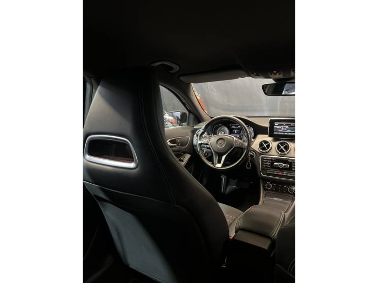 MERCEDES-BENZ - GLA 200 - 2015/2015 - Preta - R$ 103.900,00