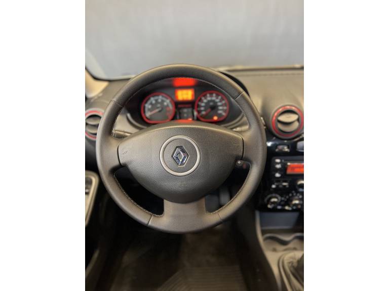 RENAULT - SANDERO - 2013/2014 - Branca - R$ 45.900,00