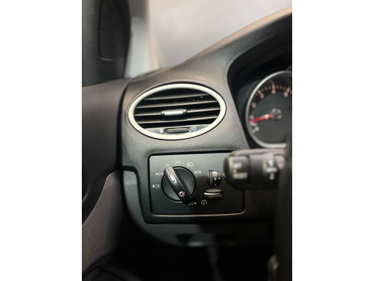 FORD - FOCUS - 2013/2013 - Prata - R$ 48.900,00