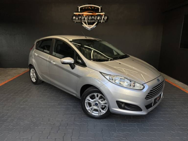 FORD - FIESTA - 2014/2015 - Prata - R$ 46.900,00